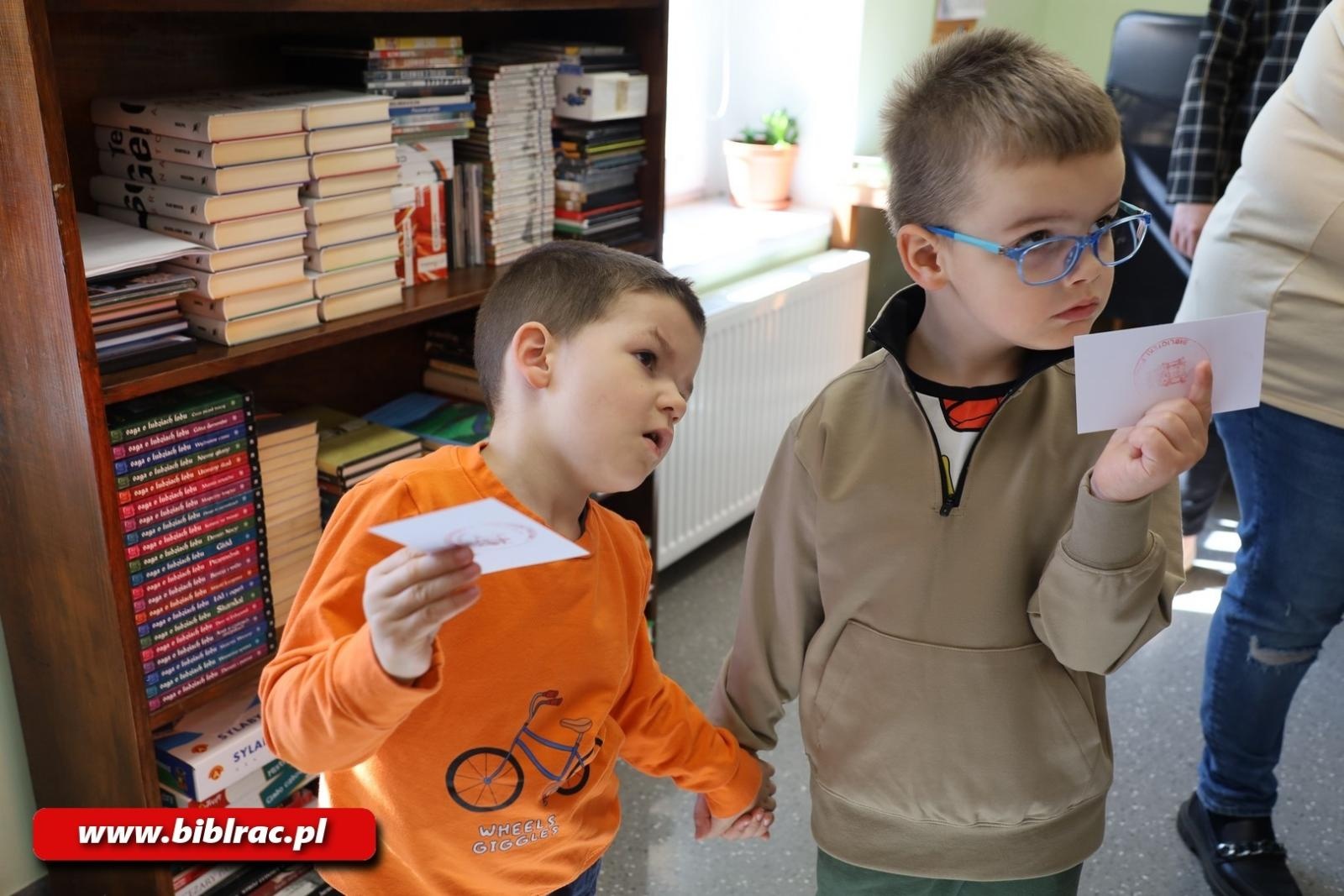 Zdjęcie w galerii na portalu naszraciborz.pl: Jak działa biblioteka? Edukacyjna wyprawa najmłodszych wiadomości z regionu