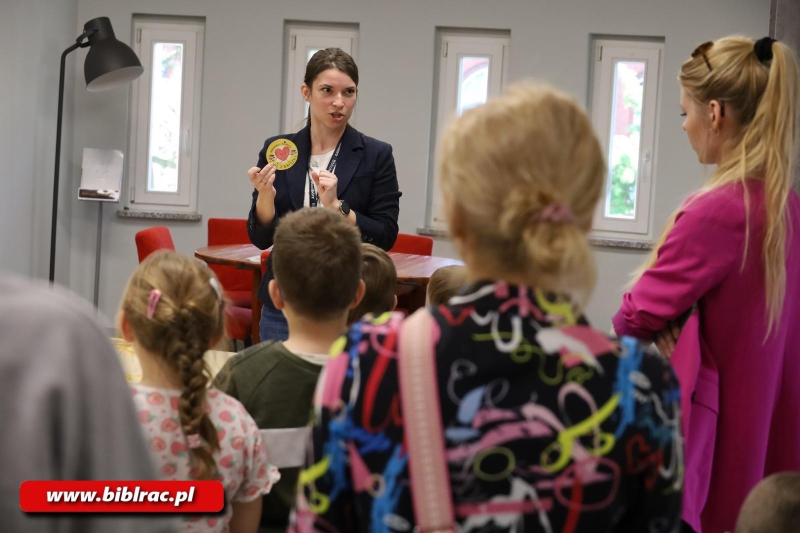 Zdjęcie w galerii na portalu naszraciborz.pl: Jak działa biblioteka? Edukacyjna wyprawa najmłodszych wiadomości z regionu