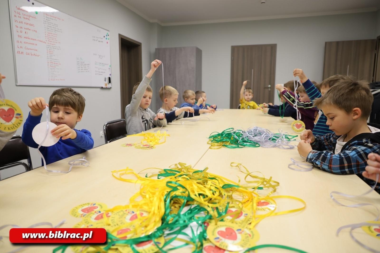 Zdjęcie w galerii na portalu naszraciborz.pl: Jak działa biblioteka? Edukacyjna wyprawa najmłodszych wiadomości z regionu