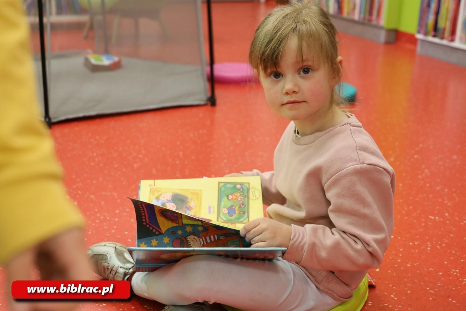 Zdjęcie w galerii na portalu naszraciborz.pl: Jak działa biblioteka? Edukacyjna wyprawa najmłodszych wiadomości z regionu