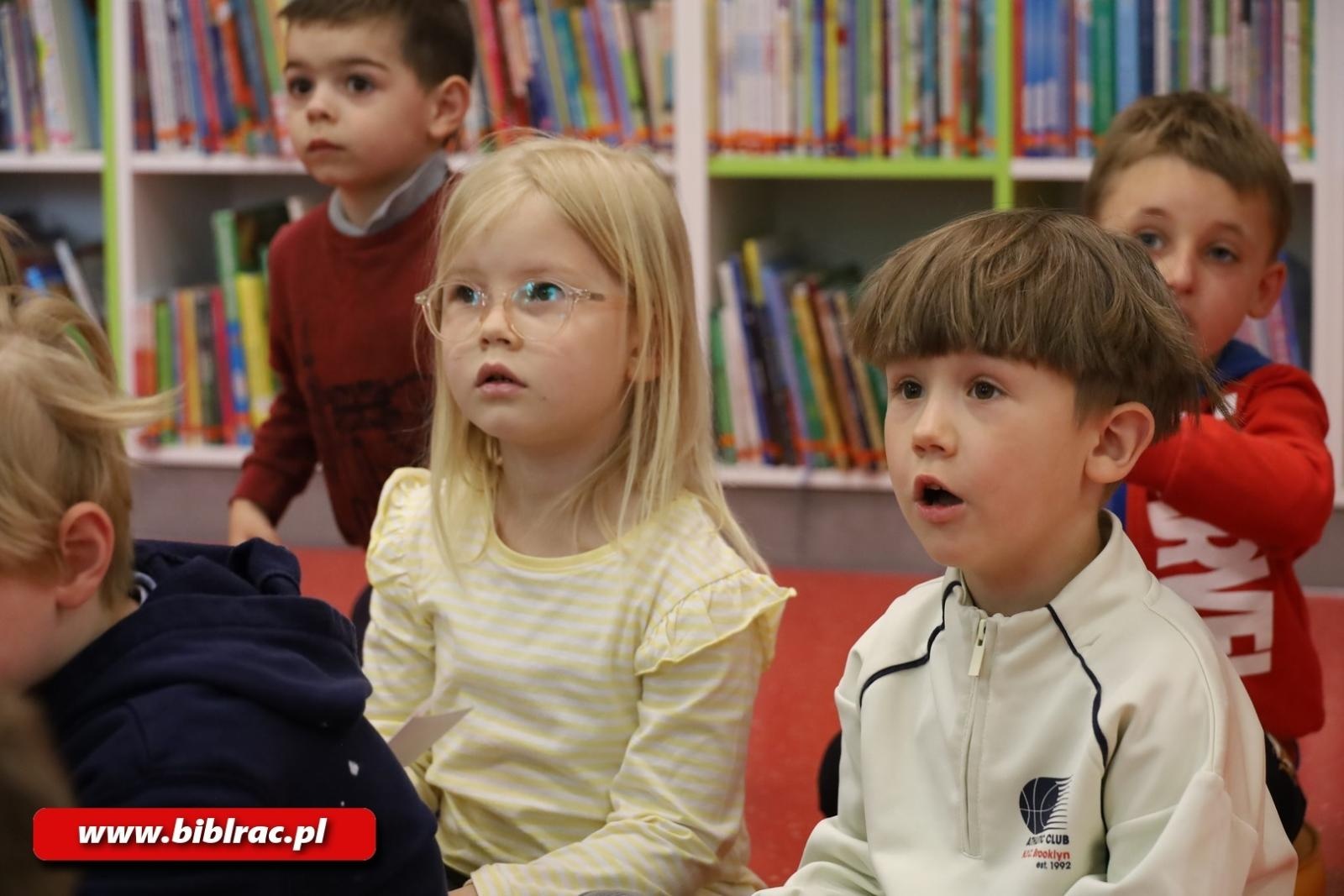 Zdjęcie w galerii na portalu naszraciborz.pl: Jak działa biblioteka? Edukacyjna wyprawa najmłodszych wiadomości z regionu