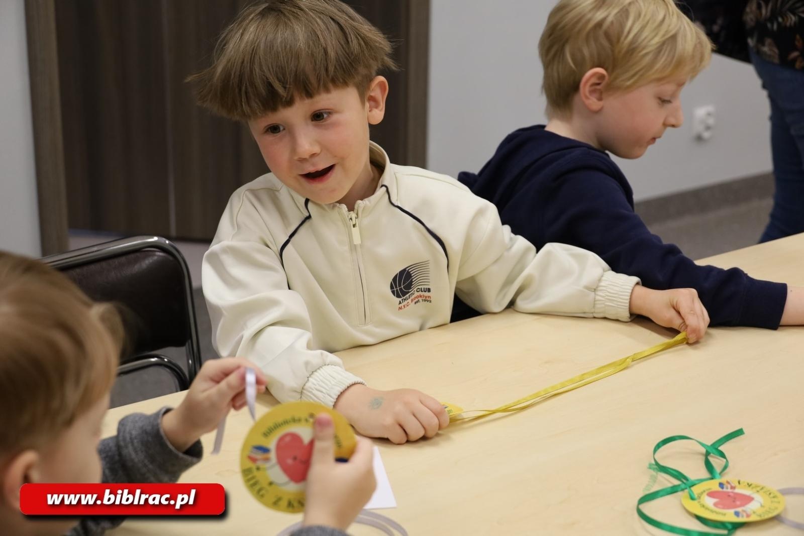 Zdjęcie w galerii na portalu naszraciborz.pl: Jak działa biblioteka? Edukacyjna wyprawa najmłodszych wiadomości z regionu