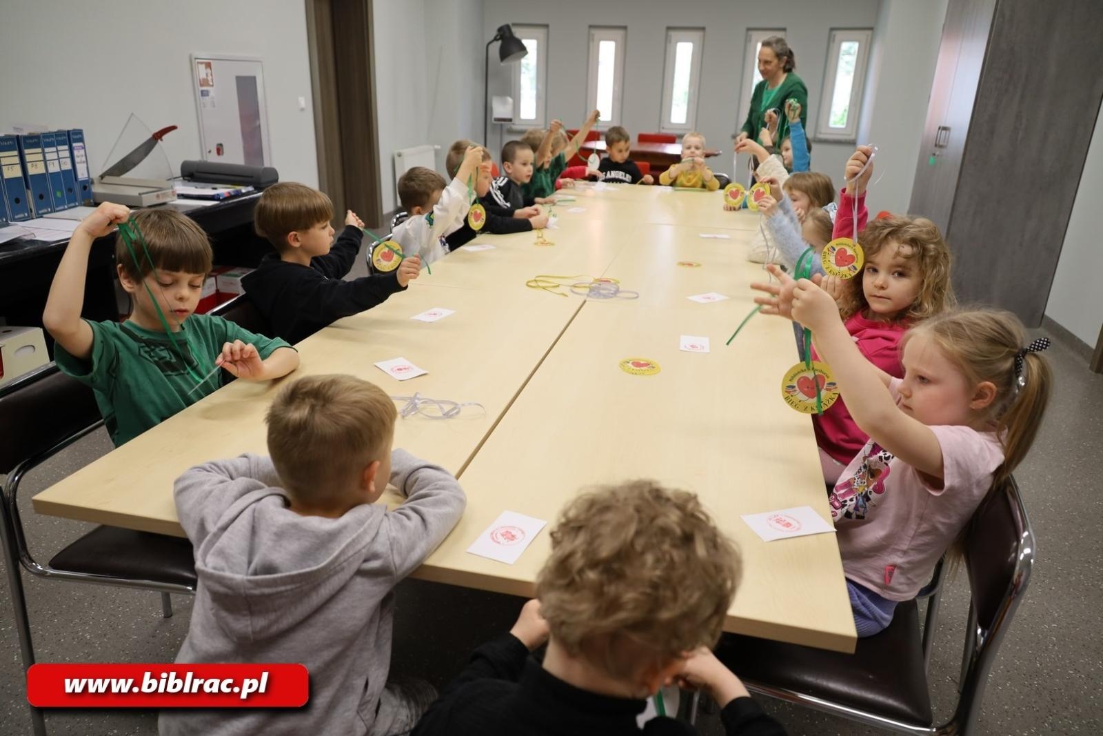 Zdjęcie w galerii na portalu naszraciborz.pl: Jak działa biblioteka? Edukacyjna wyprawa najmłodszych wiadomości z regionu