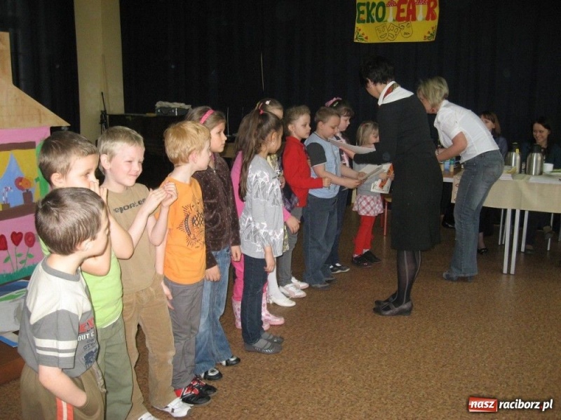 Zdjęcie w galerii na portalu naszraciborz.pl: Teatr, który uczy ekologii wiadomości z regionu