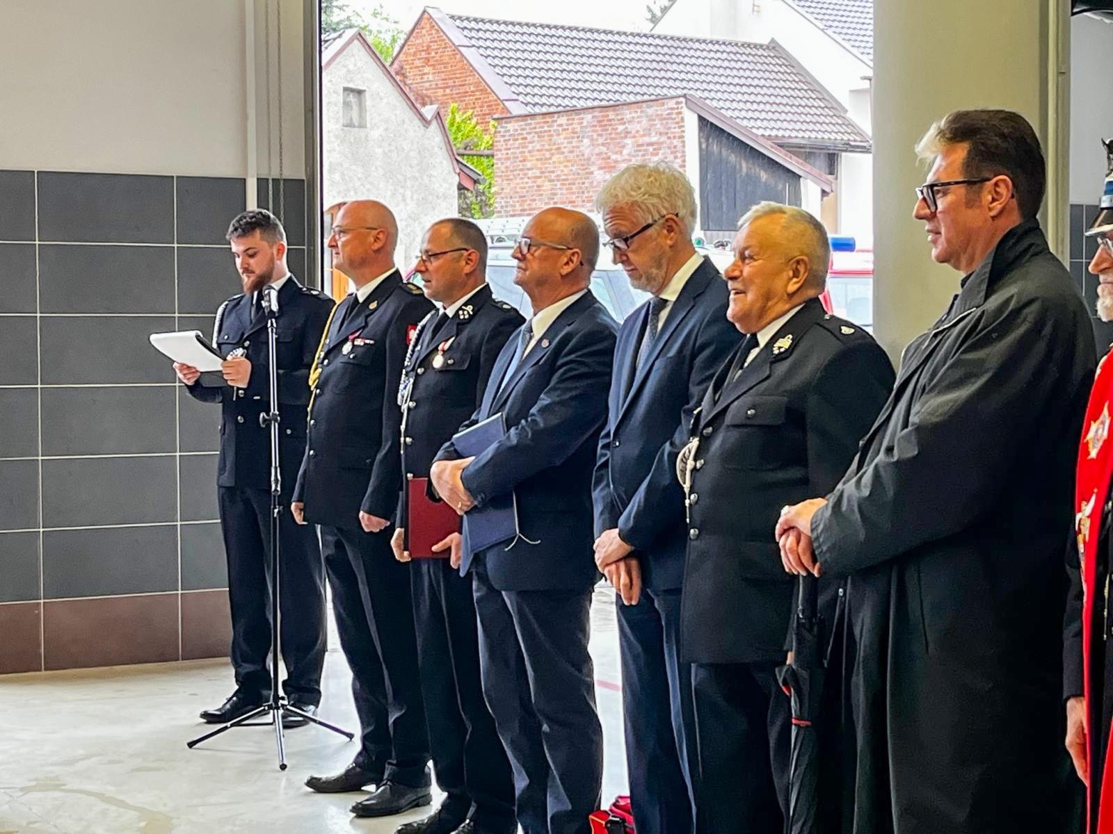 Zdjęcie w galerii na portalu naszraciborz.pl: Nowy pojazd ratowniczy w służbie OSP Markowice – uroczyste przekazanie i poświęcenie sprzętu wiadomości z regionu