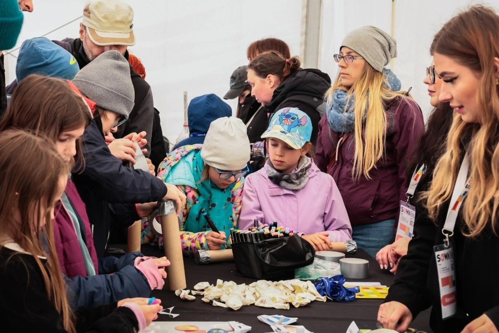 Zdjęcie w galerii na portalu naszraciborz.pl: SOWA z Raciborza na Pikniku Naukowym na PGE Narodowym wiadomości z regionu