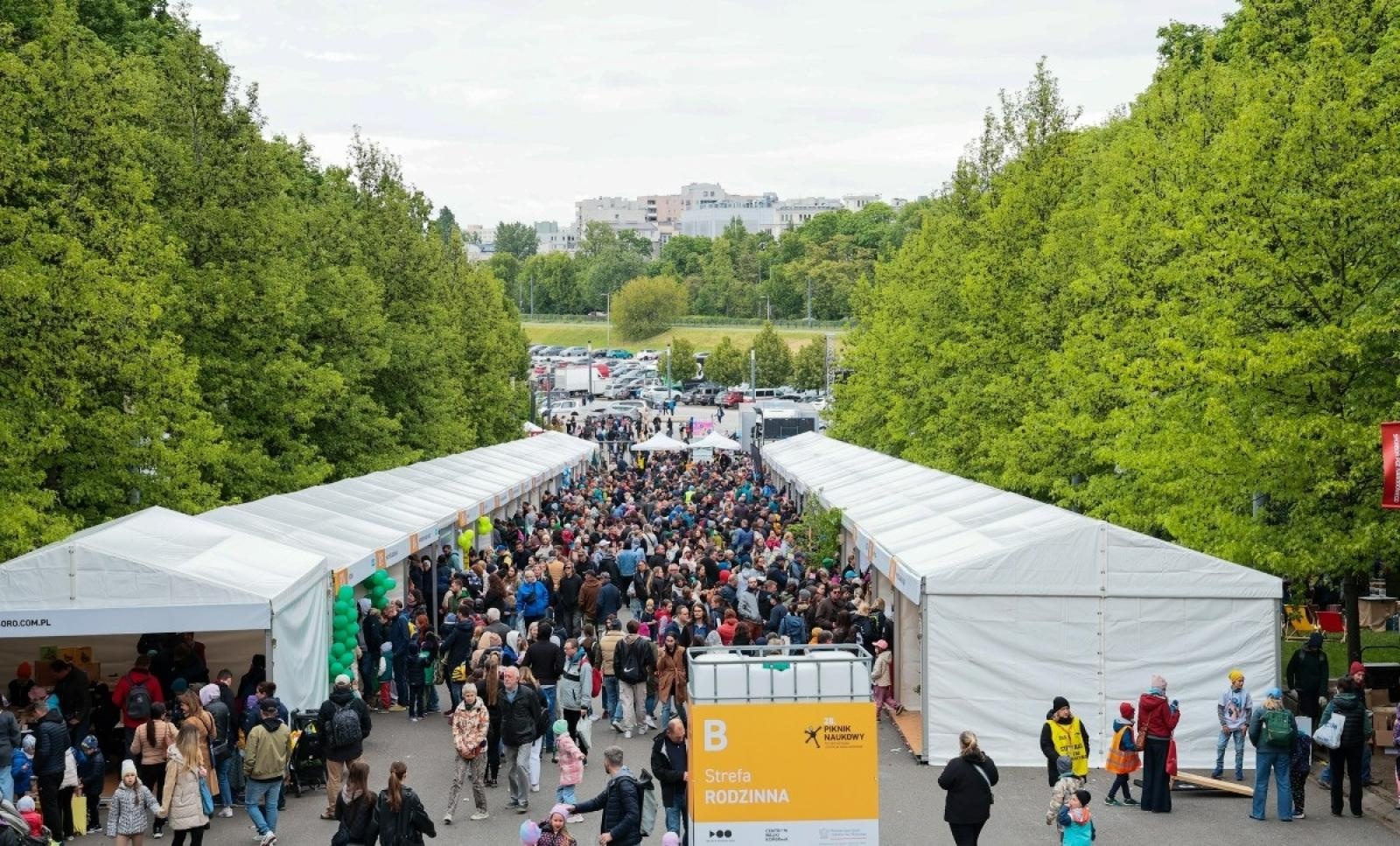 Zdjęcie w galerii na portalu naszraciborz.pl: SOWA z Raciborza na Pikniku Naukowym na PGE Narodowym wiadomości z regionu