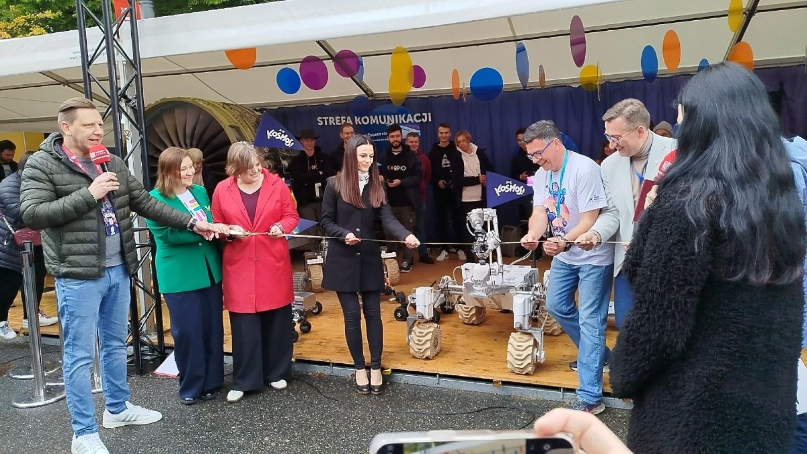 Zdjęcie w galerii na portalu naszraciborz.pl: SOWA z Raciborza na Pikniku Naukowym na PGE Narodowym wiadomości z regionu