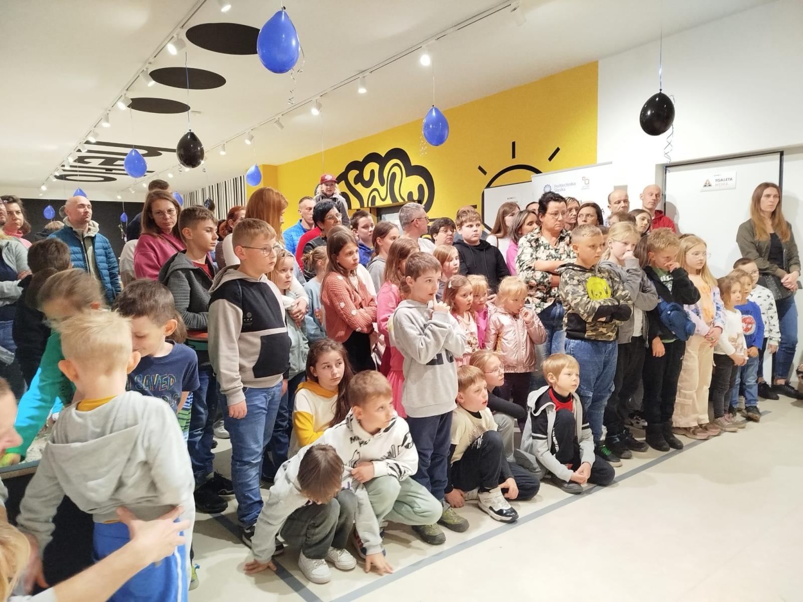 Zdjęcie w galerii na portalu naszraciborz.pl: Naukowa noc w SOWA Racibórz – nauka, zabawa i eksperymenty w jednym miejscu wiadomości z regionu