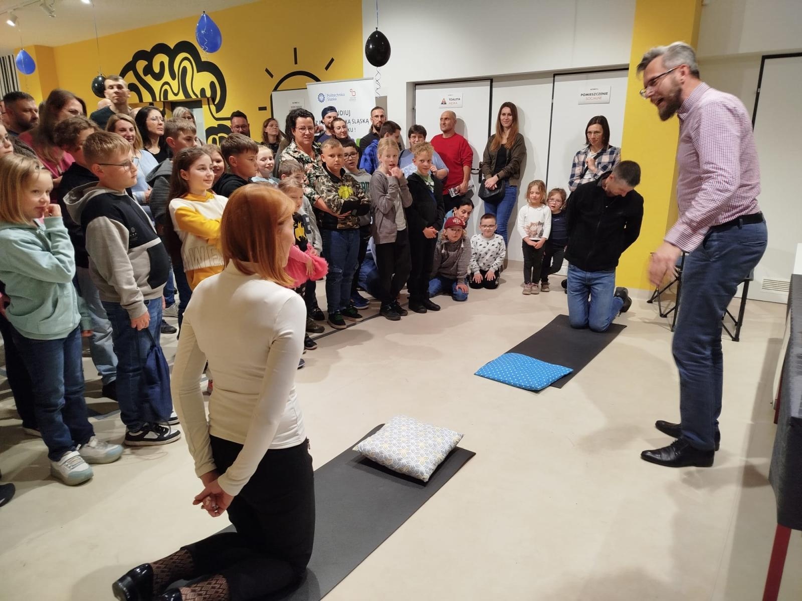 Zdjęcie w galerii na portalu naszraciborz.pl: Naukowa noc w SOWA Racibórz – nauka, zabawa i eksperymenty w jednym miejscu wiadomości z regionu