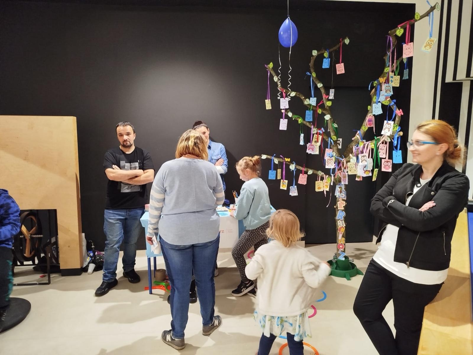 Zdjęcie w galerii na portalu naszraciborz.pl: Naukowa noc w SOWA Racibórz – nauka, zabawa i eksperymenty w jednym miejscu wiadomości z regionu