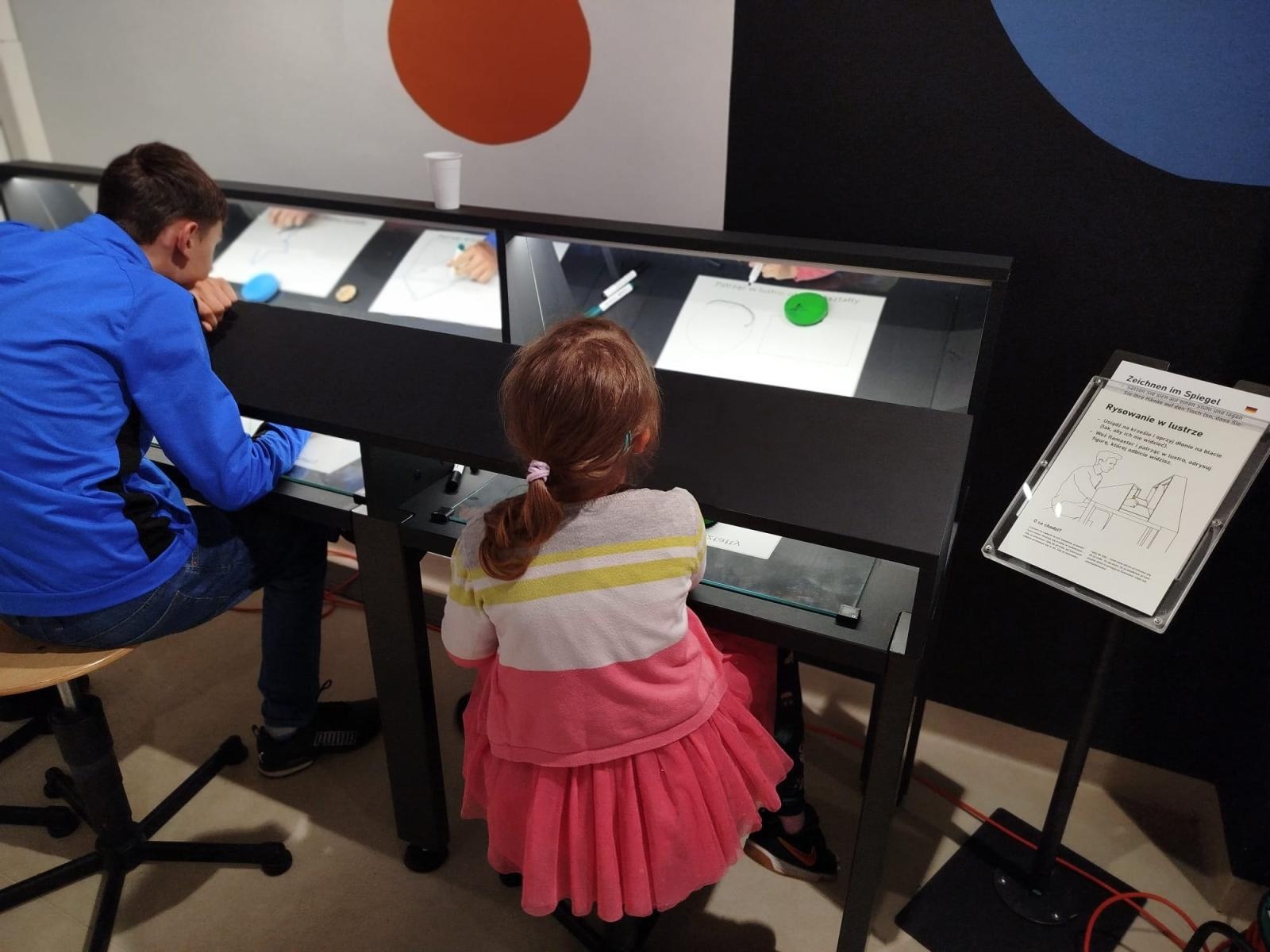 Zdjęcie w galerii na portalu naszraciborz.pl: Naukowa noc w SOWA Racibórz – nauka, zabawa i eksperymenty w jednym miejscu wiadomości z regionu