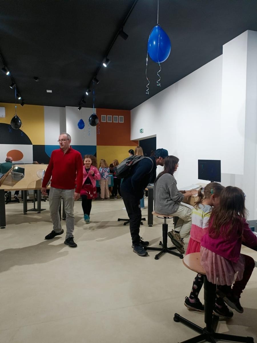 Zdjęcie w galerii na portalu naszraciborz.pl: Naukowa noc w SOWA Racibórz – nauka, zabawa i eksperymenty w jednym miejscu wiadomości z regionu