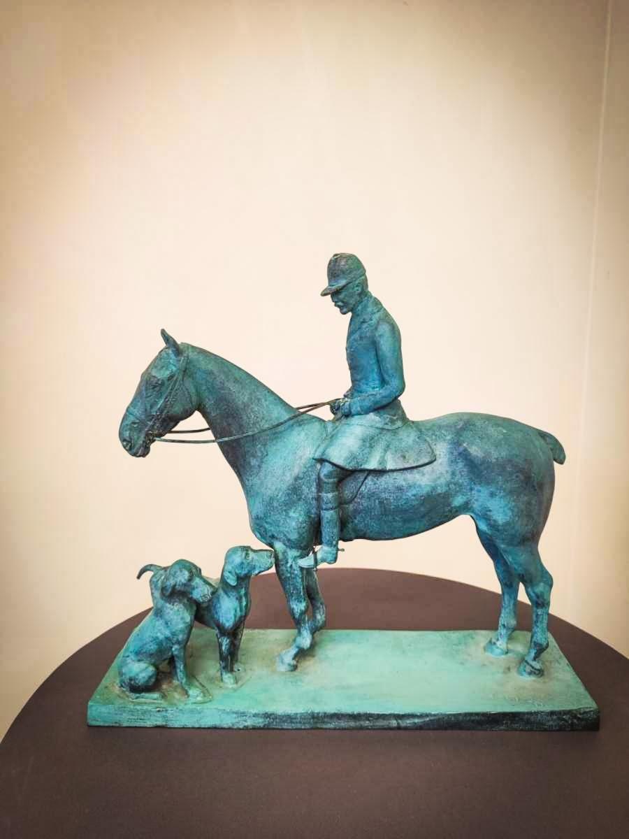 Zdjęcie w galerii na portalu naszraciborz.pl: Jeździec z psami odzyskał dawny blask – uroczysta prezentacja odrestaurowanej rzeźby w Rudniku wiadomości z regionu