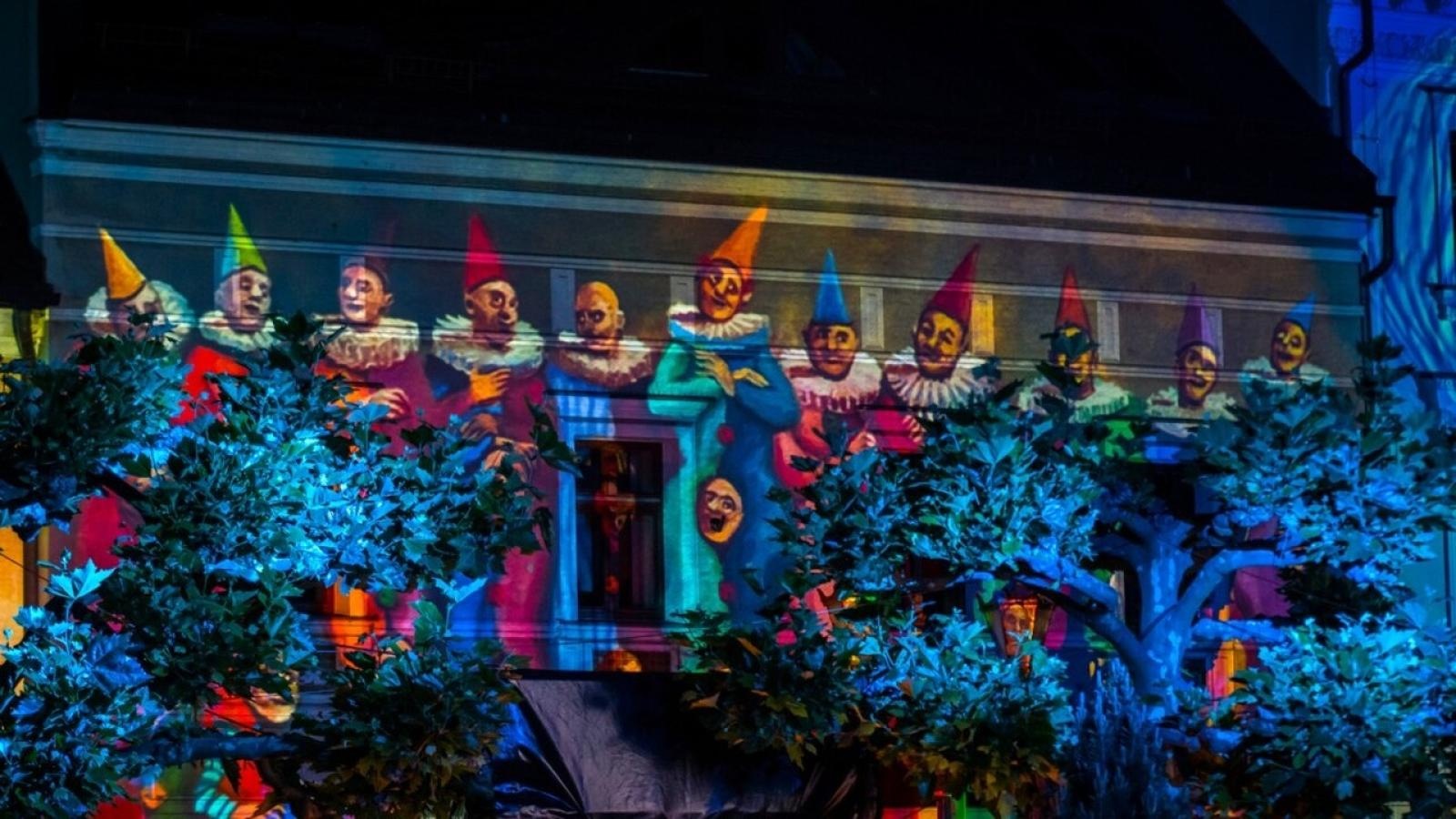 Zdjęcie w galerii na portalu naszraciborz.pl: Kwitnące ogrody, widowiskowe mappingi i ceramiczne arcydzieła - Pszczyna zaprasza na Daisy Days 2025 wiadomości z regionu