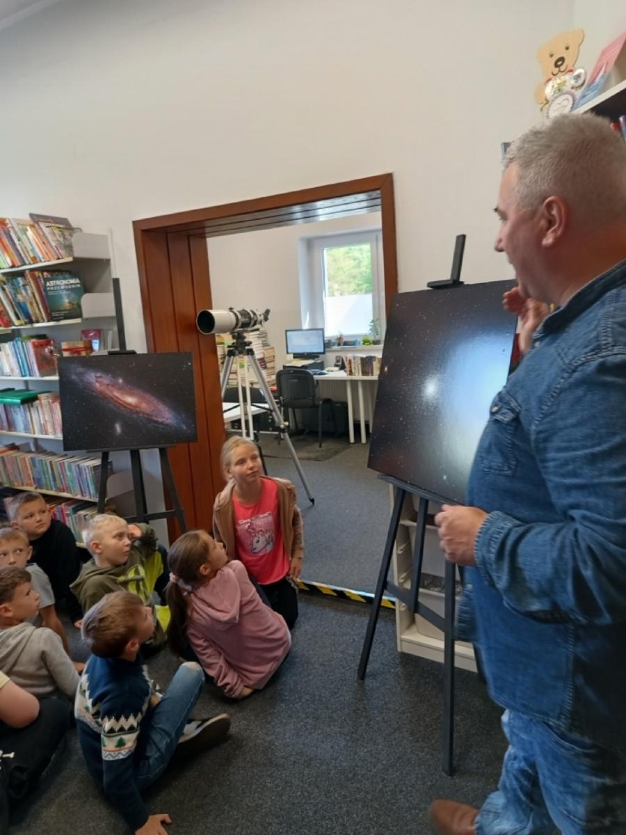 Zdjęcie w galerii na portalu naszraciborz.pl: Kosmiczna przygoda w bibliotece – uczniowie poznali tajemnice Wszechświata wiadomości z regionu