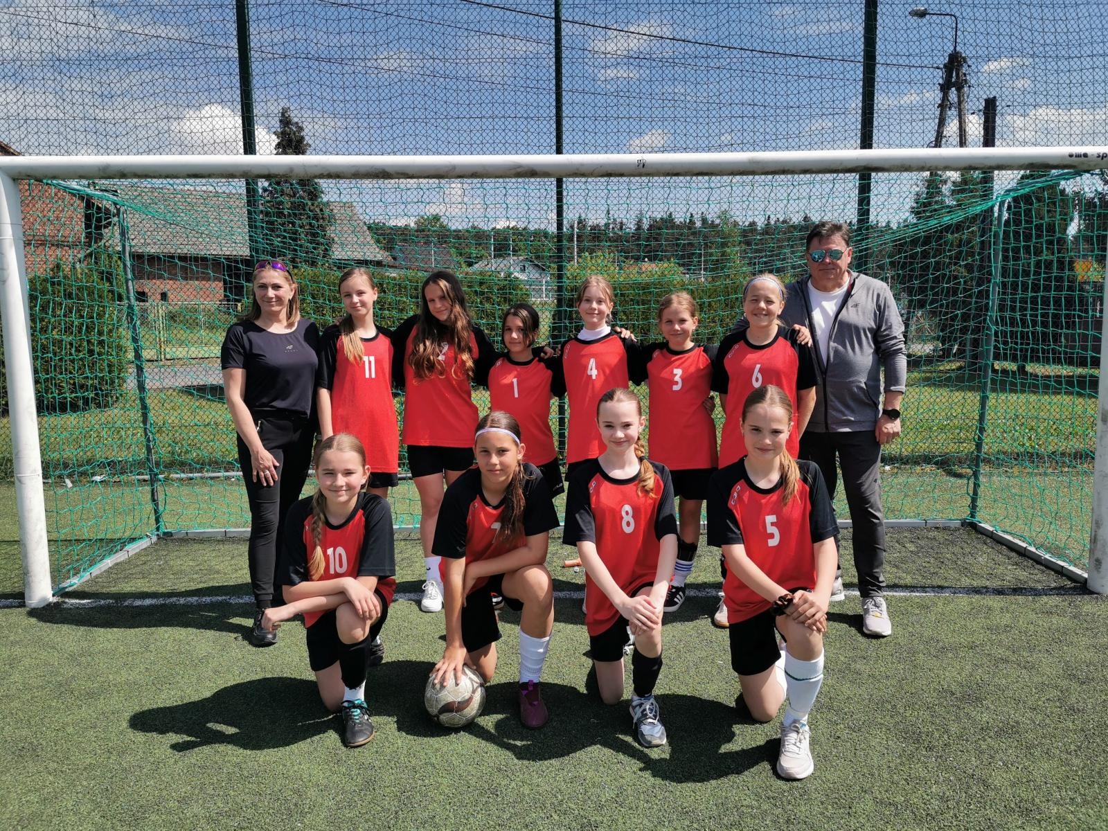 Zdjęcie w galerii na portalu naszraciborz.pl: Piłkarska siła dziewcząt z Nędzy – triumf w finale rejonowym wiadomości z regionu