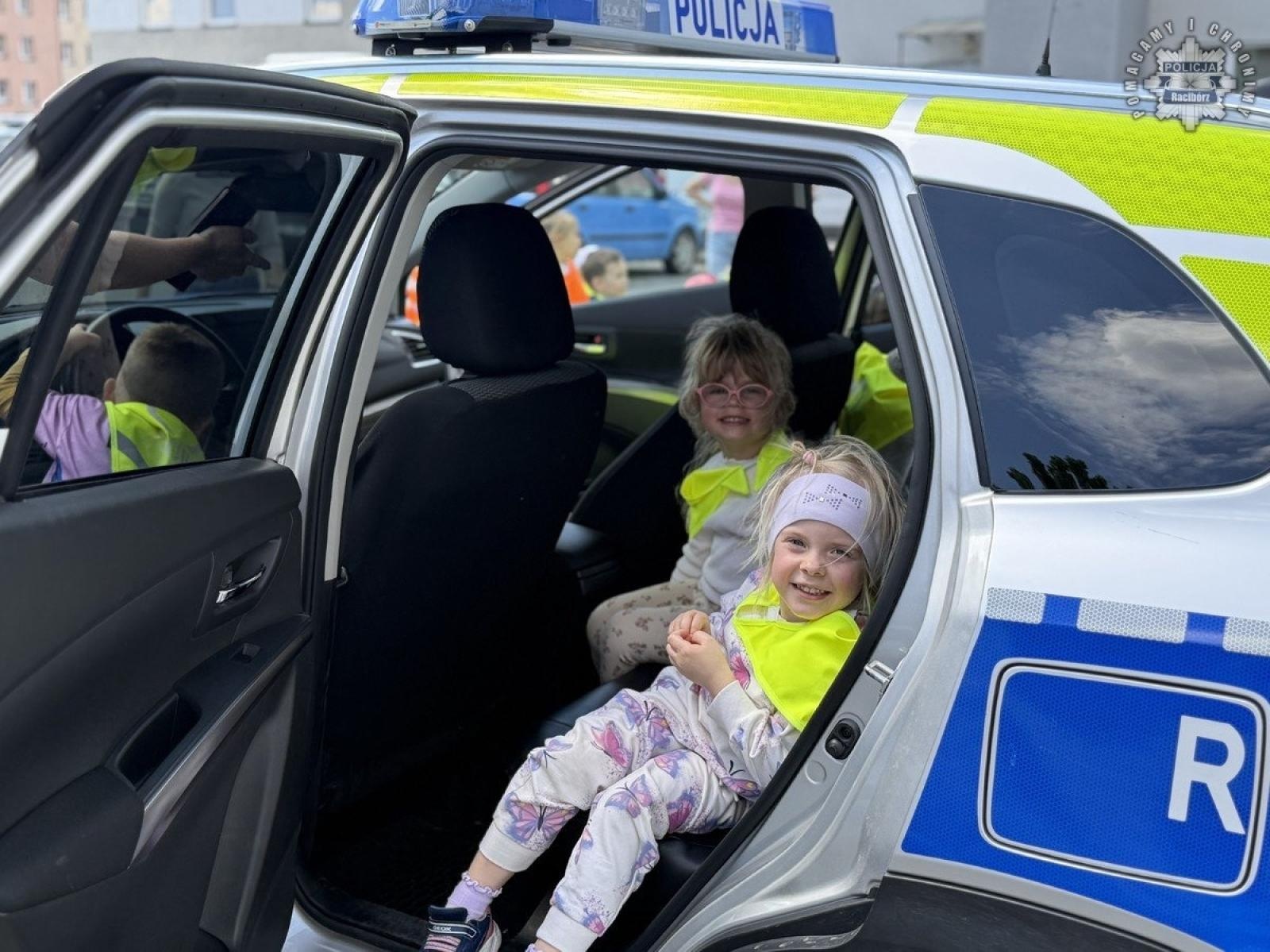 Zdjęcie w galerii na portalu naszraciborz.pl: Przedszkolaki z Radlina z wizytą w Komendzie Policji w Raciborzu wiadomości z regionu