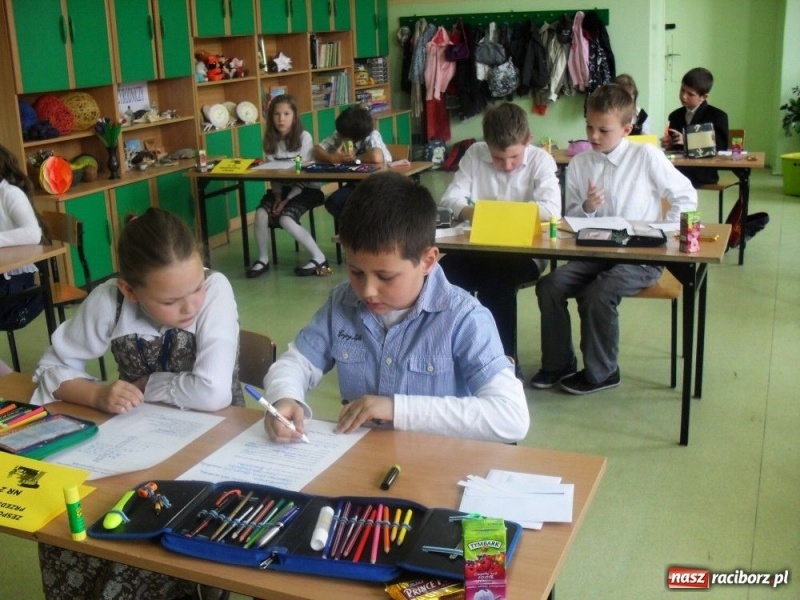 Zdjęcie w galerii na portalu naszraciborz.pl: Udowodnili, że lektury czytają wiadomości z regionu