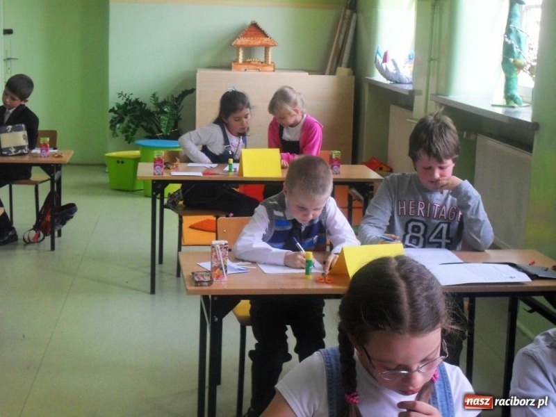 Zdjęcie w galerii na portalu naszraciborz.pl: Udowodnili, że lektury czytają wiadomości z regionu