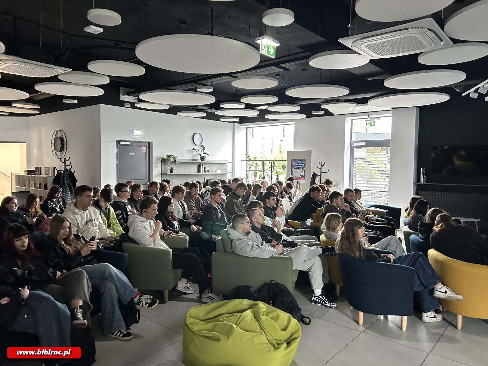 Zdjęcie w galerii na portalu naszraciborz.pl: O AI na Stacji Młodych wiadomości z regionu