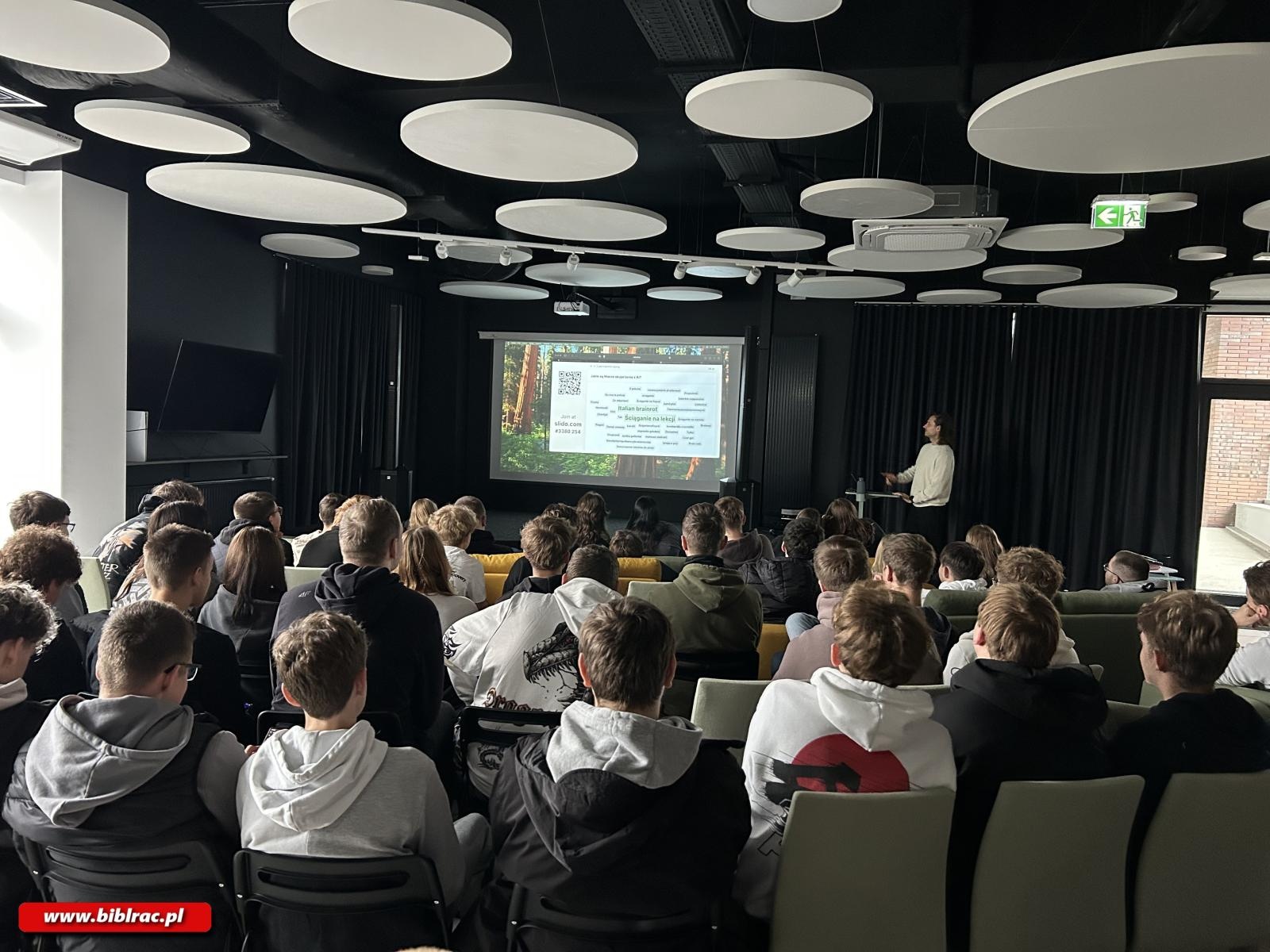 Zdjęcie w galerii na portalu naszraciborz.pl: O AI na Stacji Młodych wiadomości z regionu