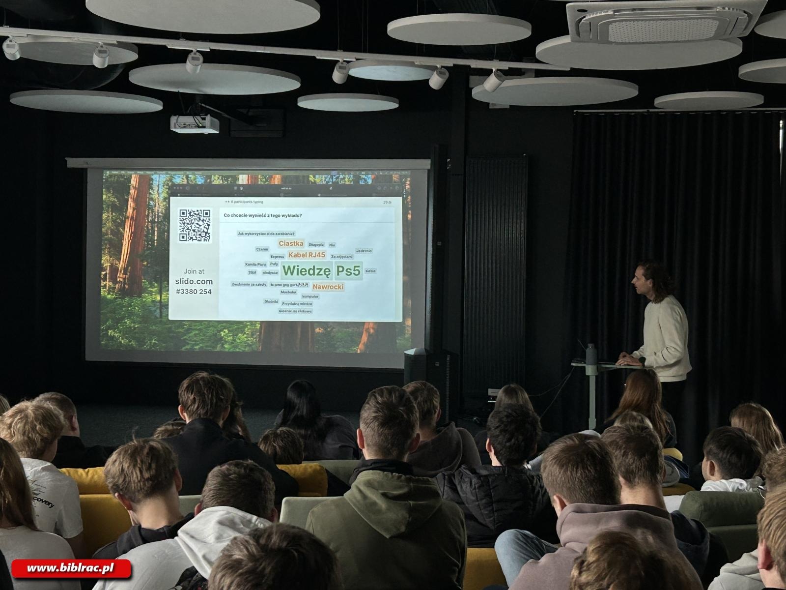 Zdjęcie w galerii na portalu naszraciborz.pl: O AI na Stacji Młodych wiadomości z regionu