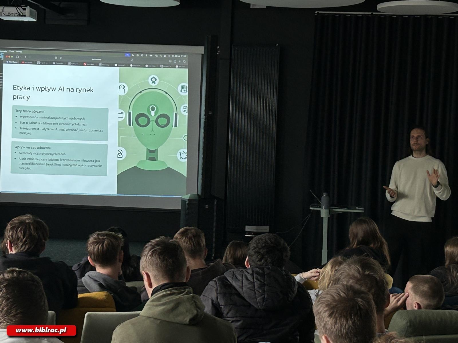 Zdjęcie w galerii na portalu naszraciborz.pl: O AI na Stacji Młodych wiadomości z regionu