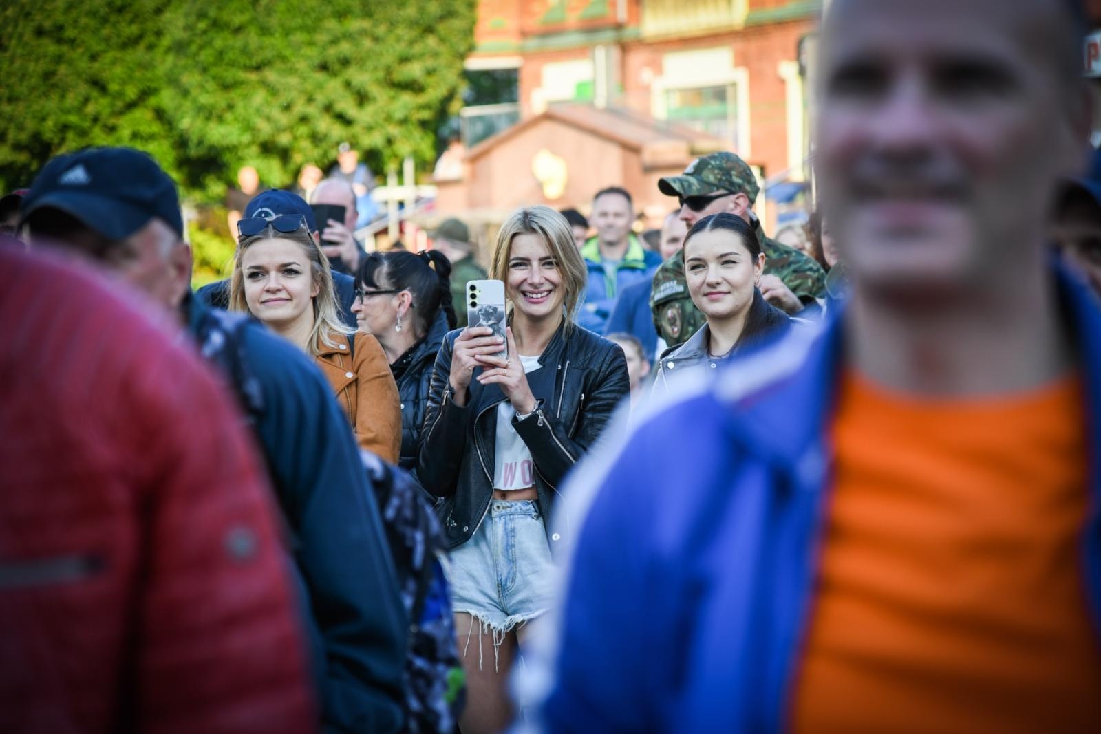 Zdjęcie w galerii na portalu naszraciborz.pl: Obchody 34. rocznicy powstania Straży Granicznej w Śląskim Oddziale z Raciborza. Z metalowym brzmieniem w tle wiadomości z regionu