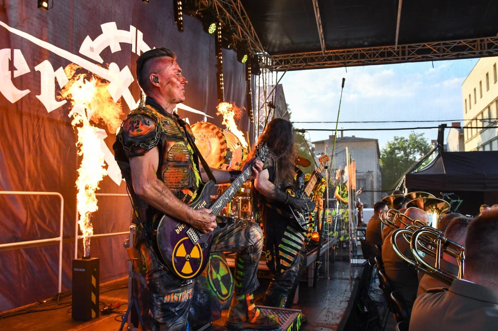 Zdjęcie w galerii na portalu naszraciborz.pl: Obchody 34. rocznicy powstania Straży Granicznej w Śląskim Oddziale z Raciborza. Z metalowym brzmieniem w tle wiadomości z regionu