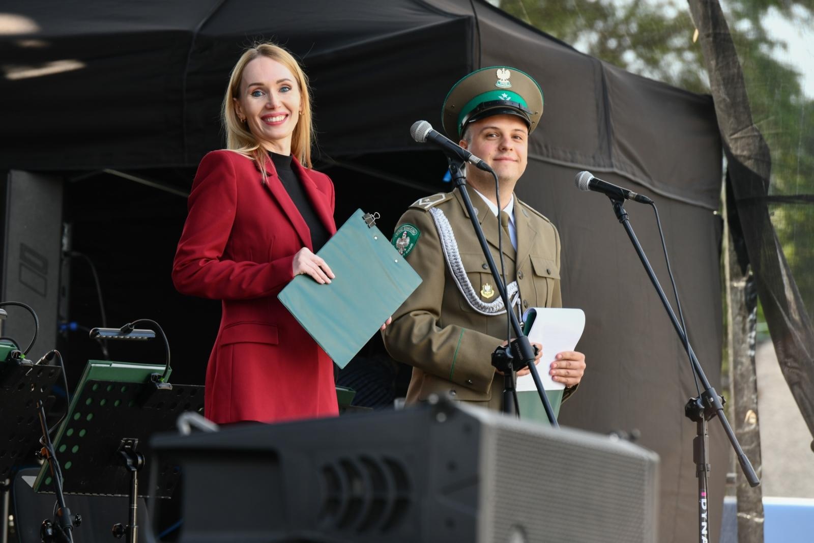 Zdjęcie w galerii na portalu naszraciborz.pl: Obchody 34. rocznicy powstania Straży Granicznej w Śląskim Oddziale z Raciborza. Z metalowym brzmieniem w tle wiadomości z regionu