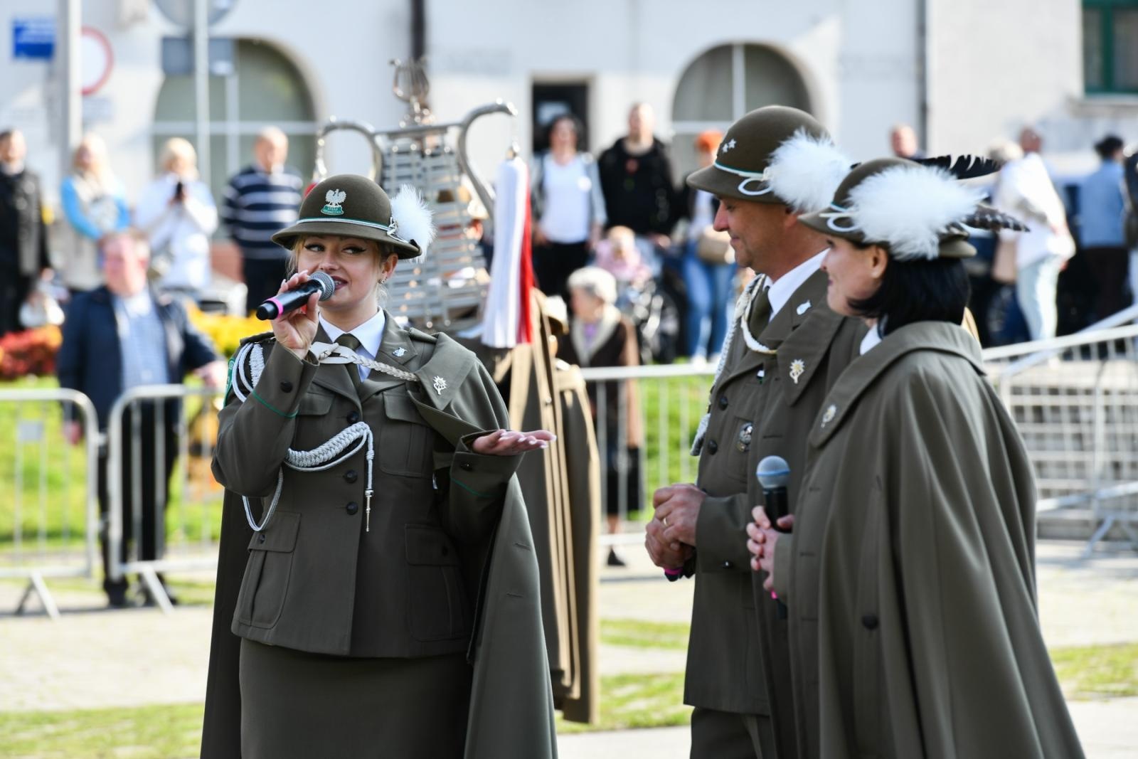 Zdjęcie w galerii na portalu naszraciborz.pl: Obchody 34. rocznicy powstania Straży Granicznej w Śląskim Oddziale z Raciborza. Z metalowym brzmieniem w tle wiadomości z regionu