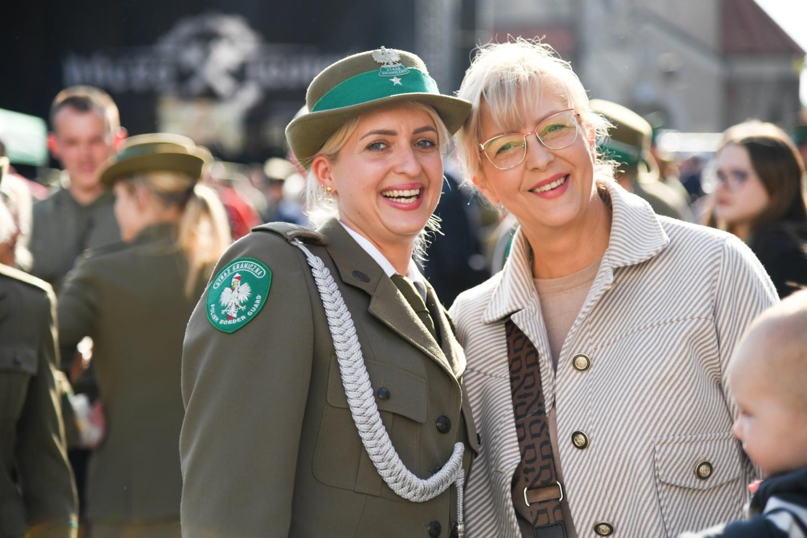 Zdjęcie w galerii na portalu naszraciborz.pl: Obchody 34. rocznicy powstania Straży Granicznej w Śląskim Oddziale z Raciborza. Z metalowym brzmieniem w tle wiadomości z regionu