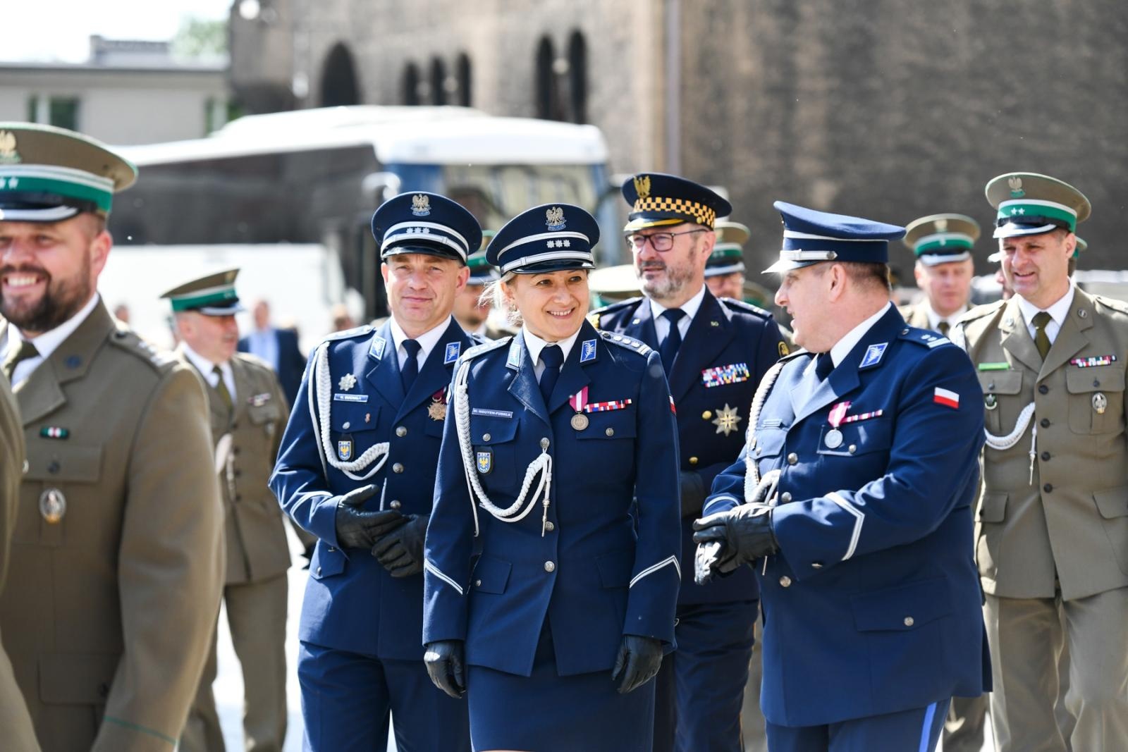 Zdjęcie w galerii na portalu naszraciborz.pl: Obchody 34. rocznicy powstania Straży Granicznej w Śląskim Oddziale z Raciborza. Z metalowym brzmieniem w tle wiadomości z regionu