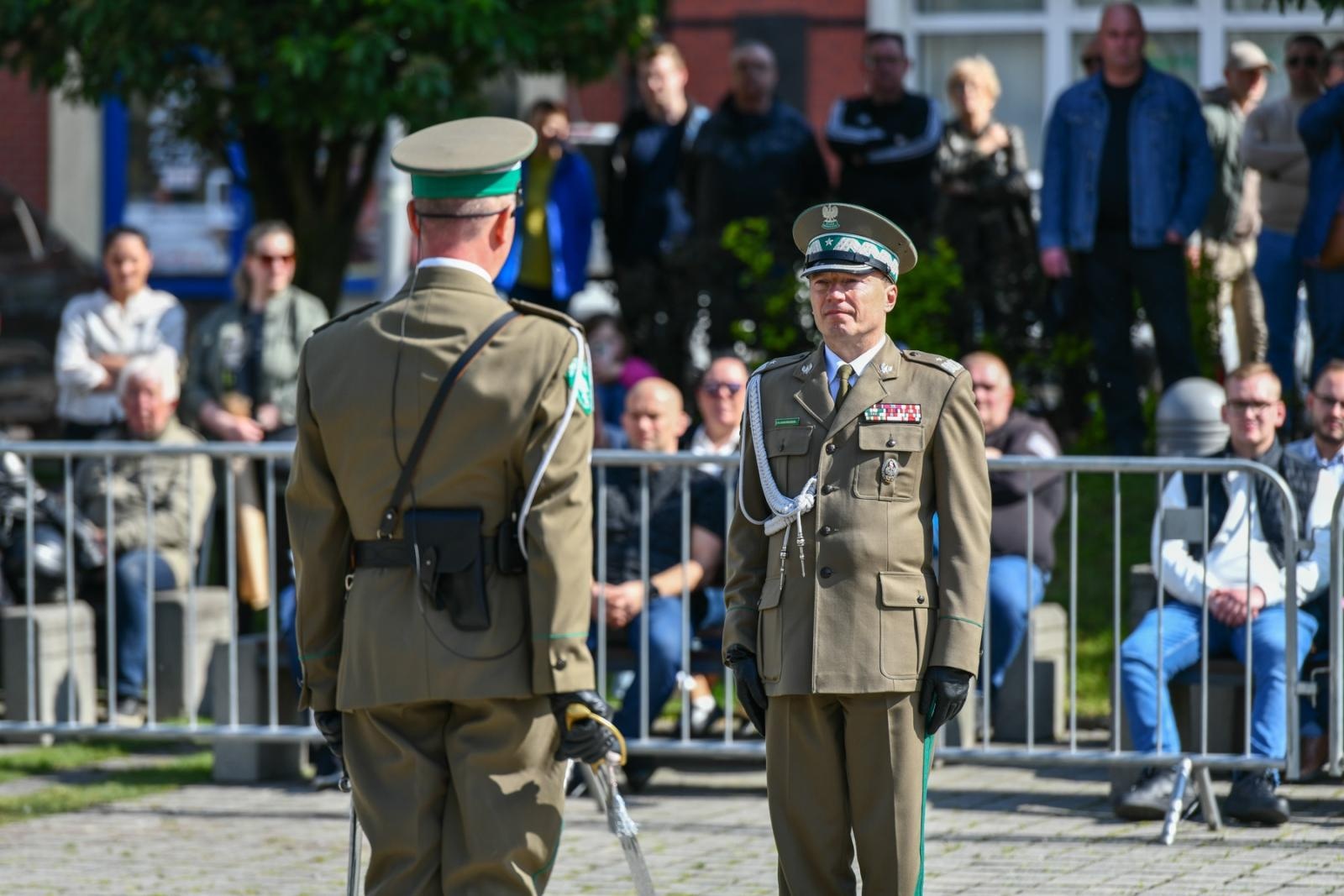 Zdjęcie w galerii na portalu naszraciborz.pl: Obchody 34. rocznicy powstania Straży Granicznej w Śląskim Oddziale z Raciborza. Z metalowym brzmieniem w tle wiadomości z regionu