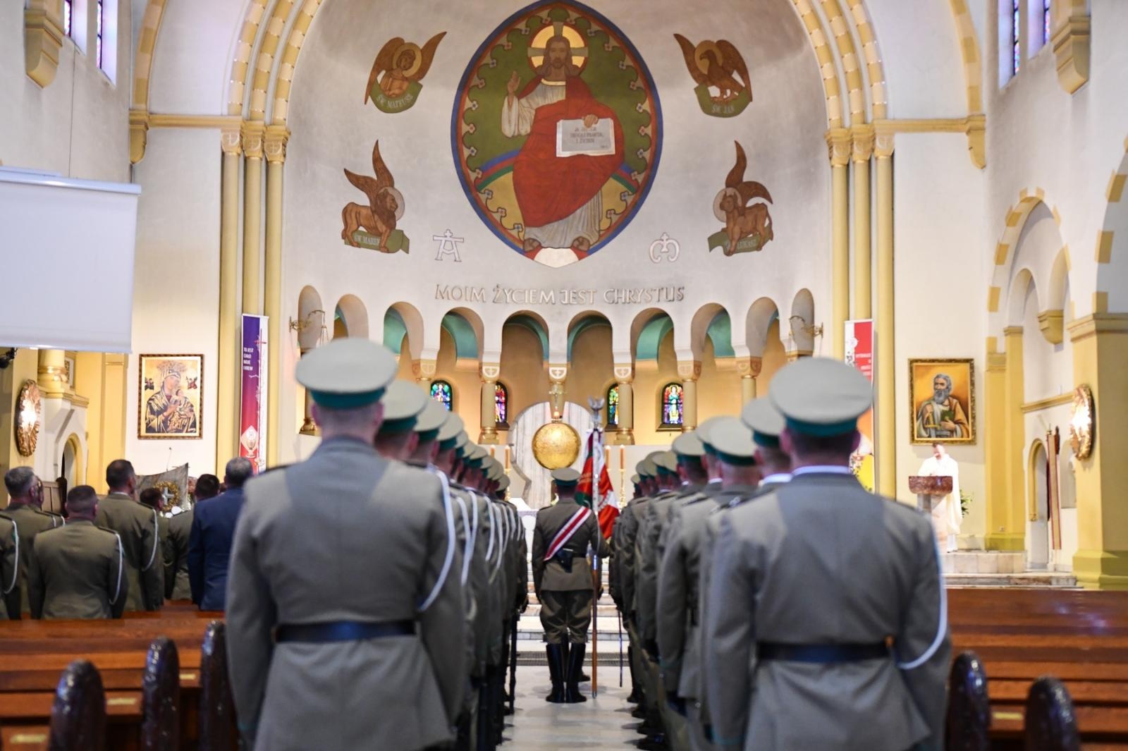 Zdjęcie w galerii na portalu naszraciborz.pl: Obchody 34. rocznicy powstania Straży Granicznej w Śląskim Oddziale z Raciborza. Z metalowym brzmieniem w tle wiadomości z regionu