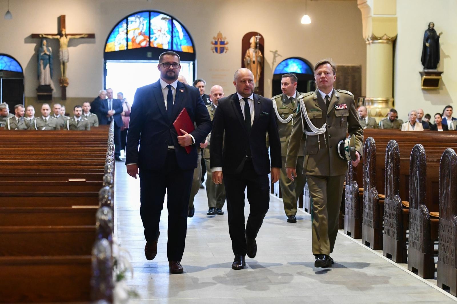Zdjęcie w galerii na portalu naszraciborz.pl: Obchody 34. rocznicy powstania Straży Granicznej w Śląskim Oddziale z Raciborza. Z metalowym brzmieniem w tle wiadomości z regionu