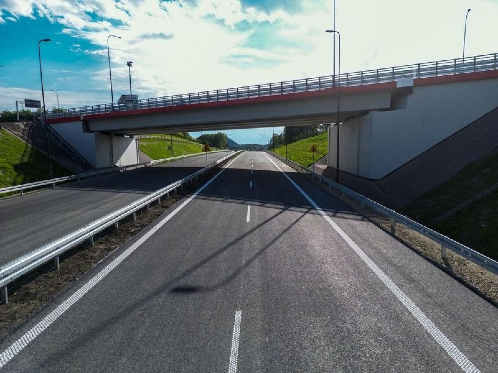 Zdjęcie w galerii na portalu naszraciborz.pl: Rybnik finiszuje z ostatnim odcinkiem drogi Racibórz-Pszczyna wiadomości z regionu