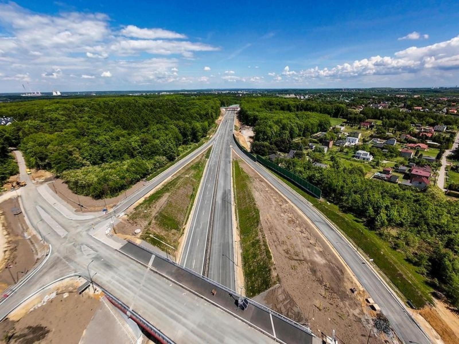 Zdjęcie w galerii na portalu naszraciborz.pl: Rybnik finiszuje z ostatnim odcinkiem drogi Racibórz-Pszczyna wiadomości z regionu