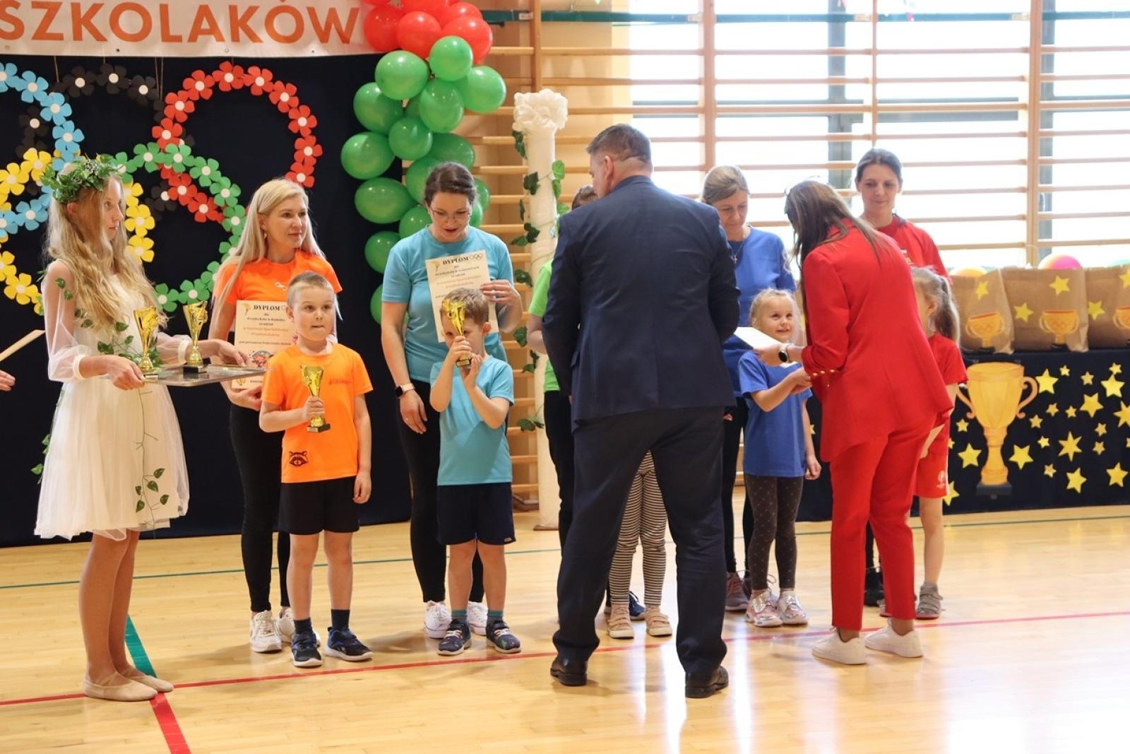 Zdjęcie w galerii na portalu naszraciborz.pl: Gminna Spartakiada Przedszkolaków w Rudniku: integracja i sportowe pasje wiadomości z regionu