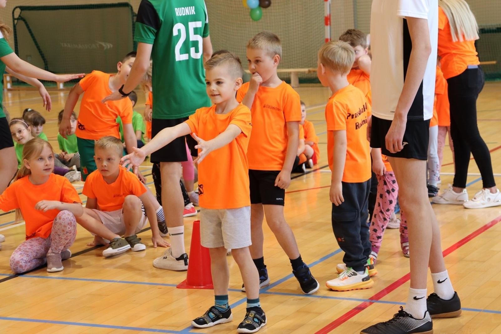 Zdjęcie w galerii na portalu naszraciborz.pl: Gminna Spartakiada Przedszkolaków w Rudniku: integracja i sportowe pasje wiadomości z regionu