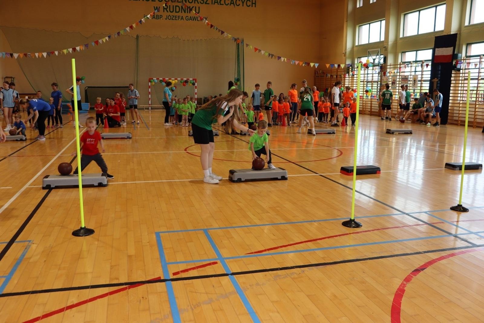 Zdjęcie w galerii na portalu naszraciborz.pl: Gminna Spartakiada Przedszkolaków w Rudniku: integracja i sportowe pasje wiadomości z regionu