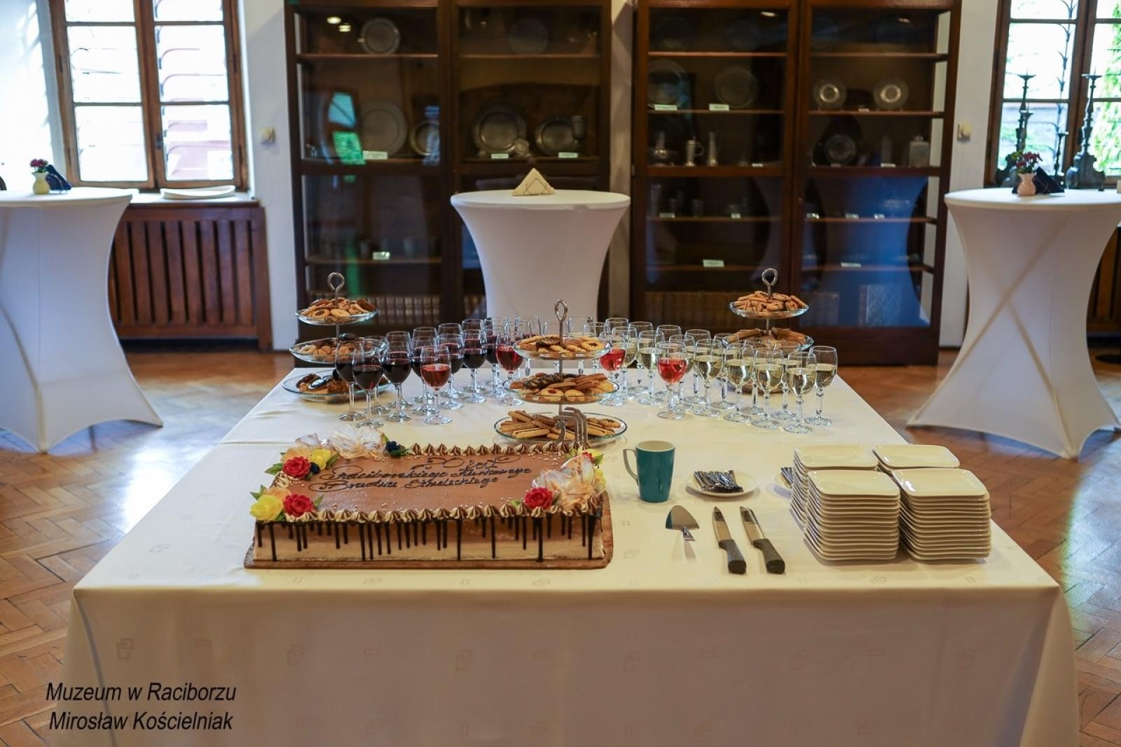 Zdjęcie w galerii na portalu naszraciborz.pl: 20-lecie Raciborskiego Kurkowego Bractwa Strzeleckiego uczczone w Muzeum wiadomości z regionu