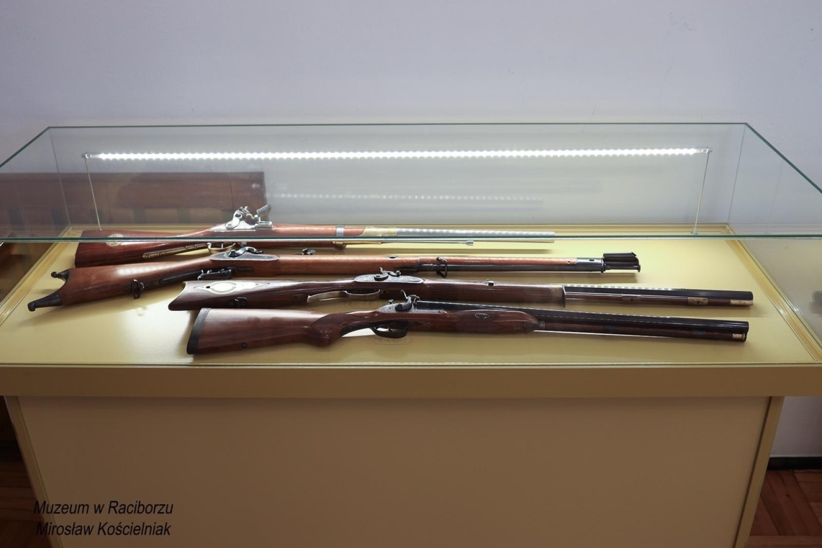 Zdjęcie w galerii na portalu naszraciborz.pl: 20-lecie Raciborskiego Kurkowego Bractwa Strzeleckiego uczczone w Muzeum wiadomości z regionu