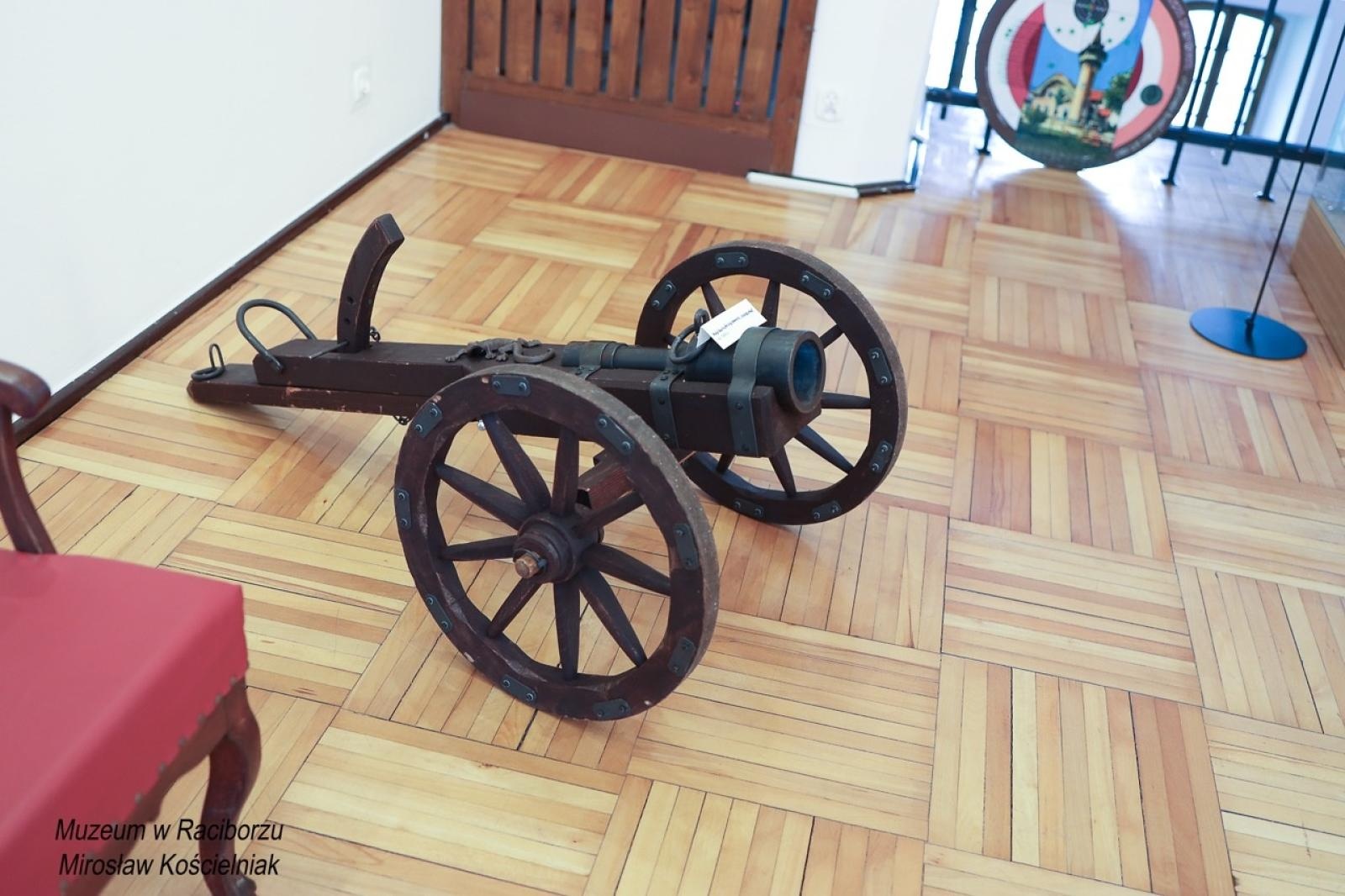 Zdjęcie w galerii na portalu naszraciborz.pl: 20-lecie Raciborskiego Kurkowego Bractwa Strzeleckiego uczczone w Muzeum wiadomości z regionu