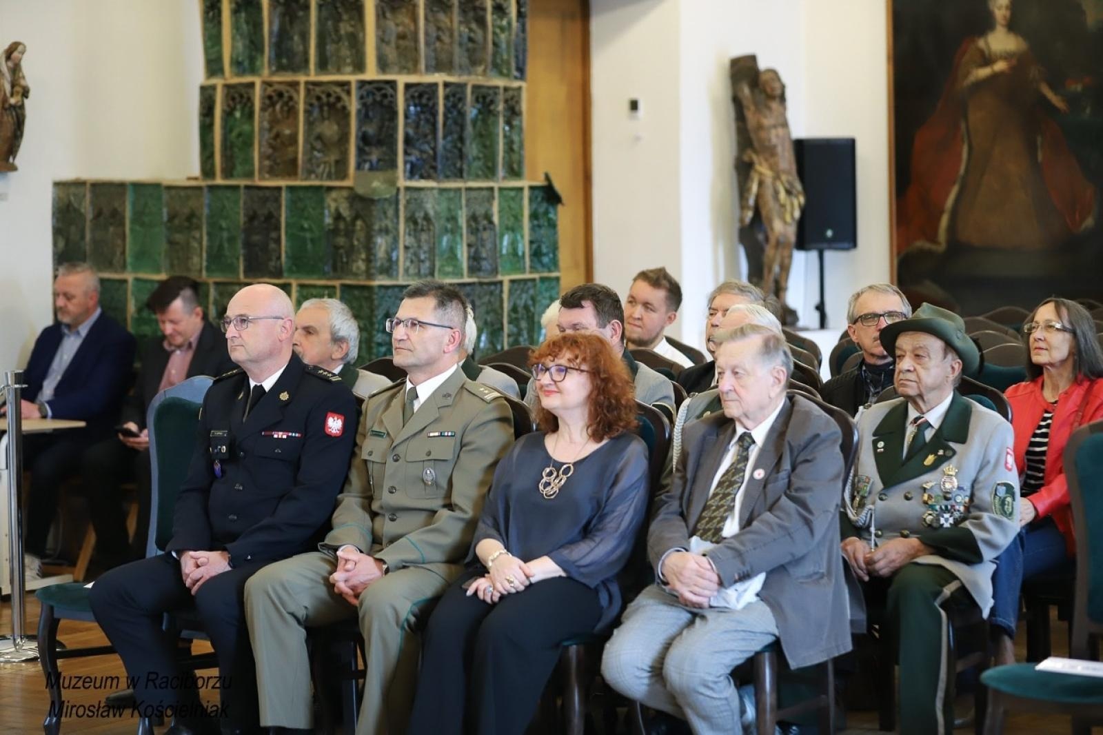 Zdjęcie w galerii na portalu naszraciborz.pl: 20-lecie Raciborskiego Kurkowego Bractwa Strzeleckiego uczczone w Muzeum wiadomości z regionu