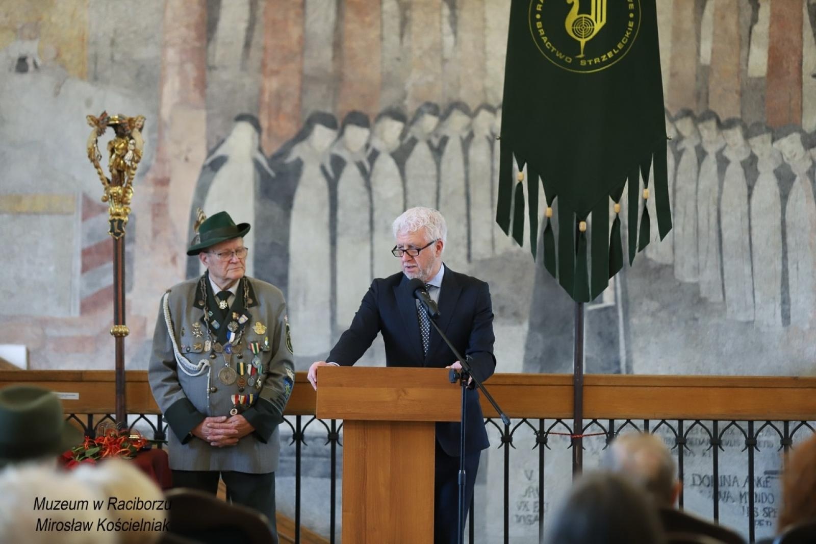 Zdjęcie w galerii na portalu naszraciborz.pl: 20-lecie Raciborskiego Kurkowego Bractwa Strzeleckiego uczczone w Muzeum wiadomości z regionu