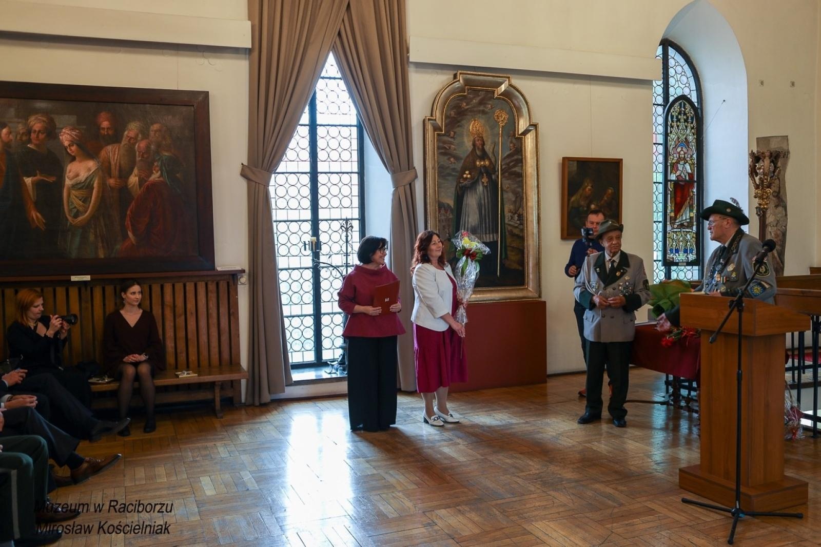 Zdjęcie w galerii na portalu naszraciborz.pl: 20-lecie Raciborskiego Kurkowego Bractwa Strzeleckiego uczczone w Muzeum wiadomości z regionu