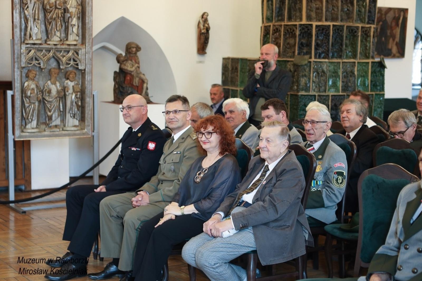 Zdjęcie w galerii na portalu naszraciborz.pl: 20-lecie Raciborskiego Kurkowego Bractwa Strzeleckiego uczczone w Muzeum wiadomości z regionu