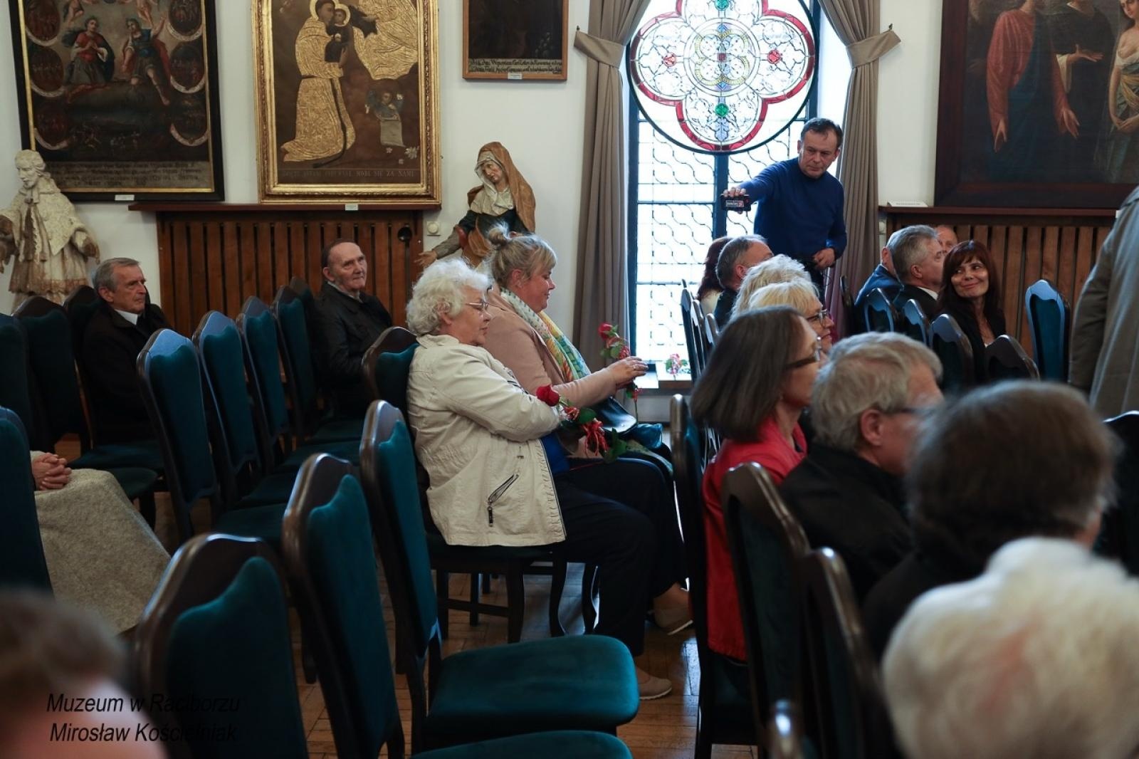 Zdjęcie w galerii na portalu naszraciborz.pl: 20-lecie Raciborskiego Kurkowego Bractwa Strzeleckiego uczczone w Muzeum wiadomości z regionu